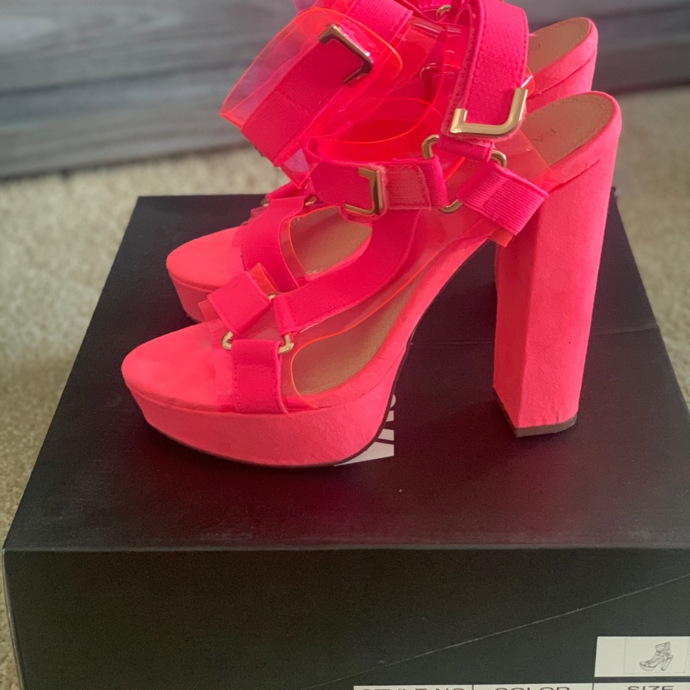 Like new hot pink heels